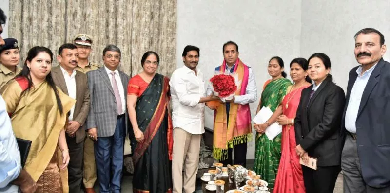 Maharashtra Special Officers Team Meet With CM Jagan Over Disha Act - Sakshi