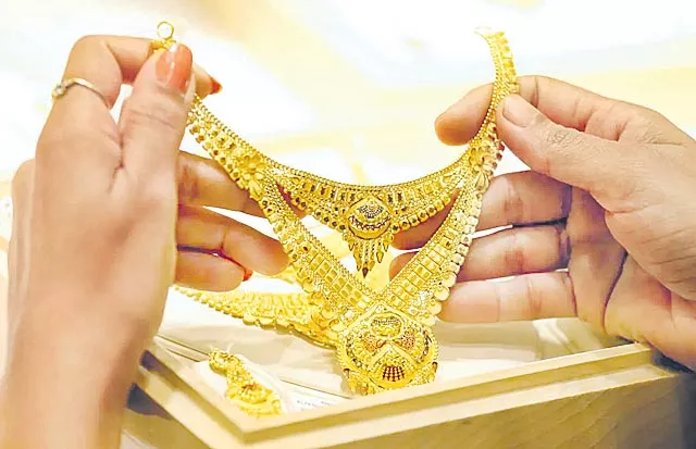 Gold price so high On Covid effect - Sakshi