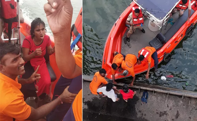 Women Jumps Into Krishna River Rescued In Vijayawada - Sakshi