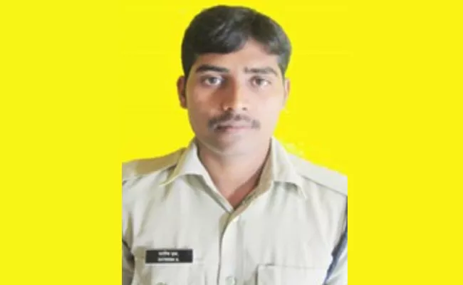 Police Constable Commits Suicide in Visakha Steelplant - Sakshi