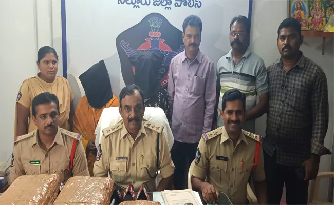 Marijuana Smuggling in Prakasam From Paderu to Tamil nadu - Sakshi