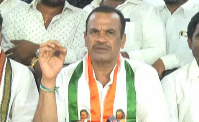 MP Komatireddy Venkat Reddy Comments On KCR - Sakshi