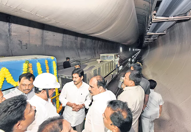 YS Jagan Mohan Reddy Visits Veligonda Project - Sakshi