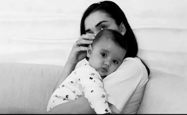 Amy Jackson Shares Her Son Adorable Black And White Photo - Sakshi