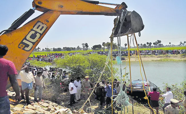 Three dead in Road Accident At Ramannapeta - Sakshi