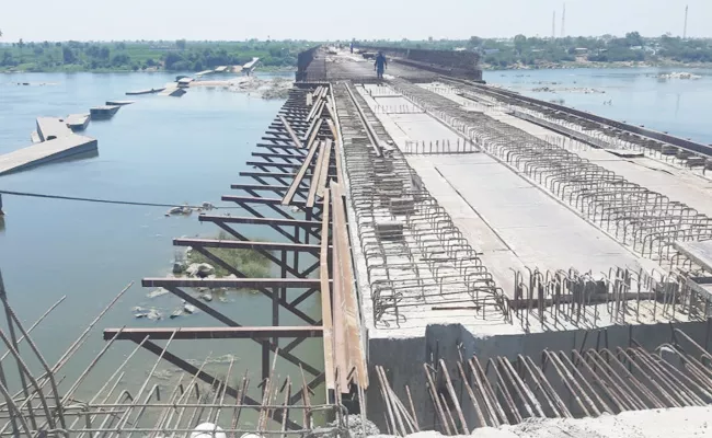 Nagaladinne Bridge Constructions Slow Down on Tungabhadra River - Sakshi