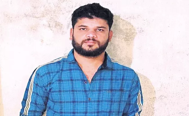 Youngman committed Suicide by consuming poison pills - Sakshi