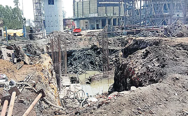 Three laborers killed in Boiler construction site - Sakshi