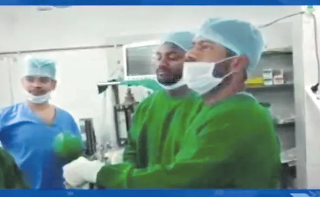 Doctors Did TikTok Video in Operation Theater Became Viral - Sakshi