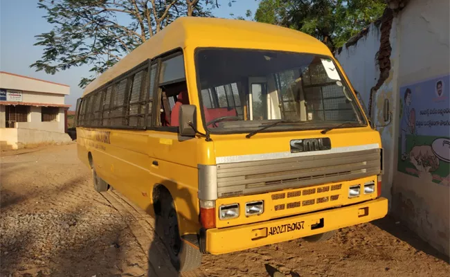 School Student Died in Private School Bus Accident Anantapur - Sakshi