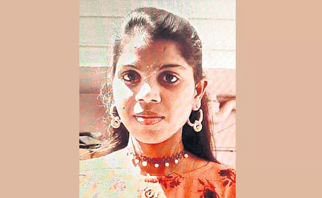 Beautician Commits Suicide Hyderabad - Sakshi