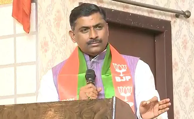 BJP Leader Muralidhar Rao Slams Congress Party In Guntur - Sakshi