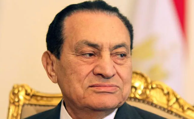 former Egyptian president Hosni Mubarak dies  - Sakshi