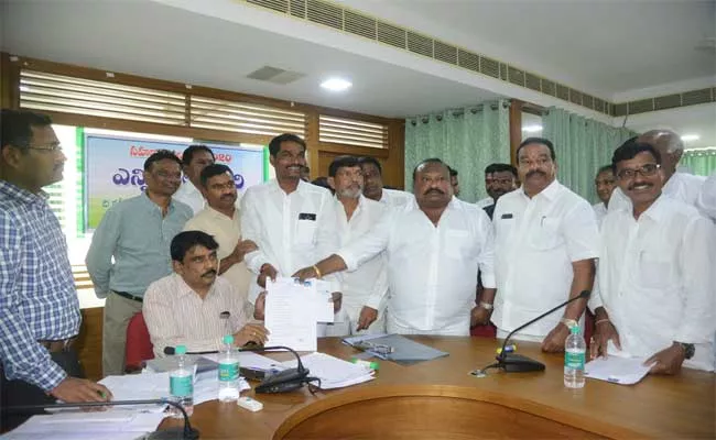 Karimnagar DCCB Bank Directors Election Completed - Sakshi