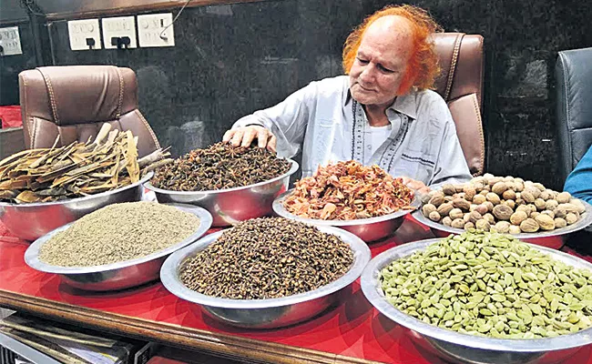 Garam Masala Prices Hike in Hyderabad Market - Sakshi