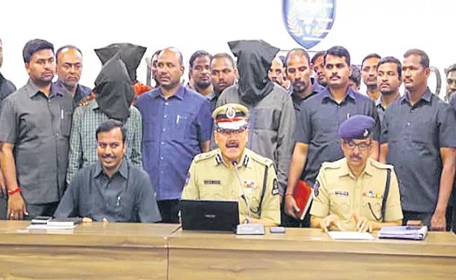 Three Friends Arrest in Jubilee Hills Robbery Case - Sakshi