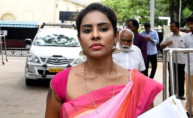 Sri Reddy Complaint in Chennai Commissionerate on Life Threats Case - Sakshi