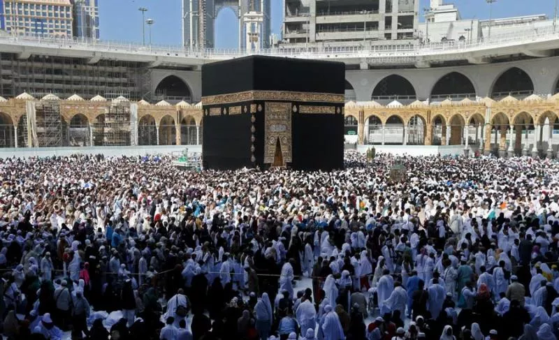 Saudi Arabia temporarily bars entry for pilgrims as coronavirus - Sakshi