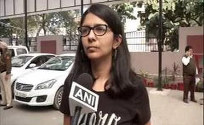 Chief Swati Maliwal Meets Police Officials Over Delhi Violence - Sakshi