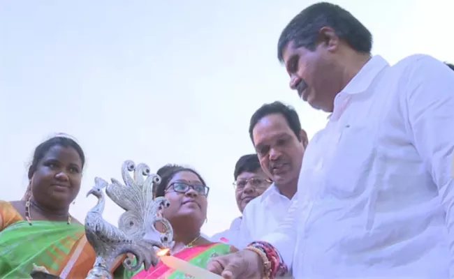 Avanthi Srinivas Inaugurates Araku Utsav 2020 At Visakhapatnam - Sakshi