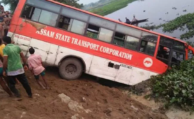 Six dies after Bus falls into ditch in Assam - Sakshi