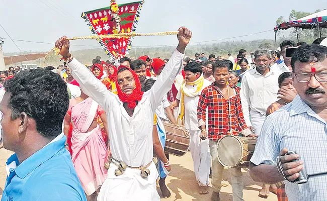 First Day Of Medaram Jatara - Sakshi