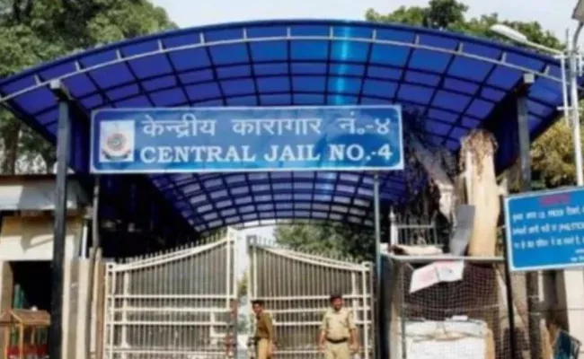 Authorities Says Unable To Block Jio 4G Signals In Tihar Jail - Sakshi