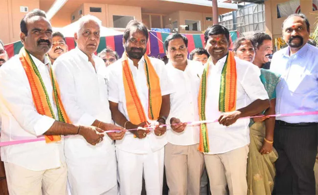 Srinivasa Reddy Open Haritha Tourism Restaurant In Mannanur - Sakshi