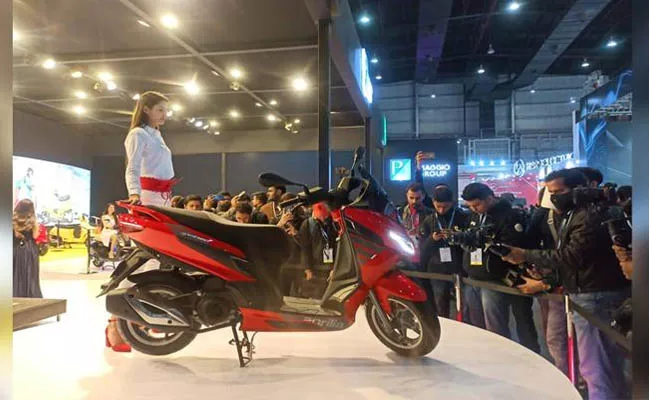 Piaggio India unveils two new scooters - Sakshi