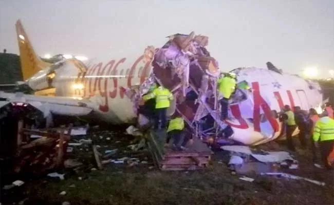 3 Dead In Turkey Plane Crash In Runway In Istanbul Airport - Sakshi