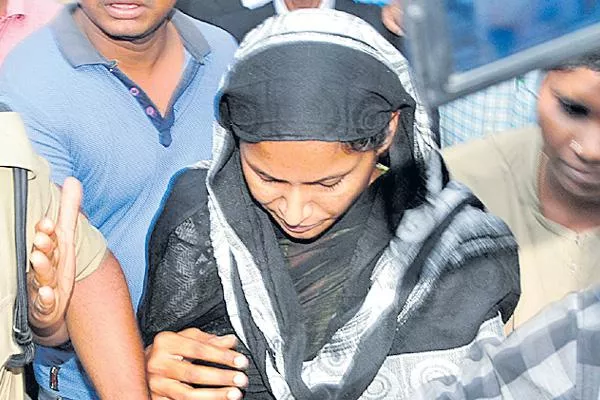 Swathi reddy Transfer to Palamuru jail From Nagarkurnool - Sakshi