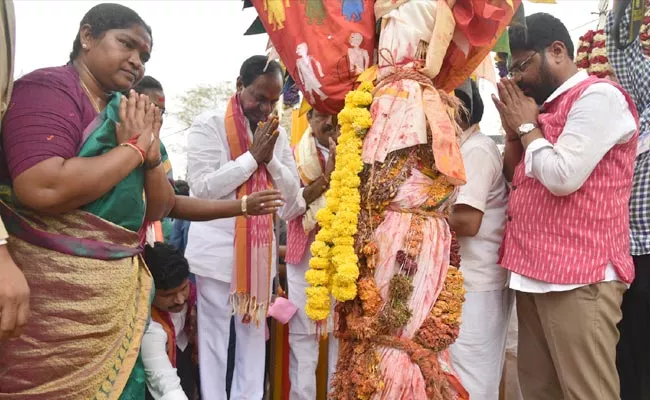 CM KCR Visited Sammakka Sarakka Jathara In Medaram - Sakshi