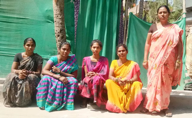 Lover Protest In Front of boyfriend House in Attili West Godavari - Sakshi