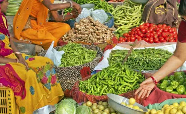 Vegetable prices declined in these season in Hyderabad - Sakshi