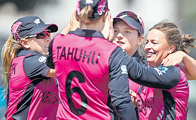 New Zealand Womens Team Entered In Semi Finals In ICC T20 WC - Sakshi