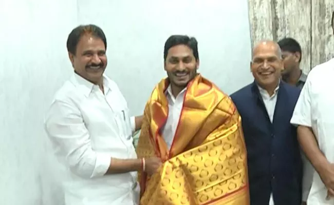 Mopidevi Venkata Ramana And Ayodhya Rami Reddy Meets CM Jagan - Sakshi