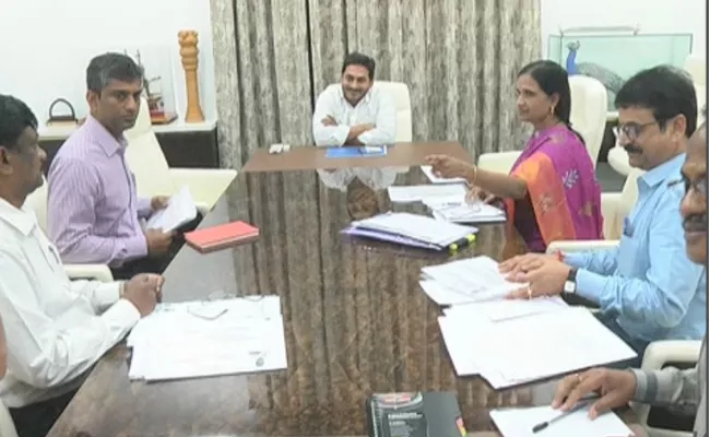 CM Ys Jagan Mohan Reddy Review Meeting On Labour Department In Amaravati - Sakshi