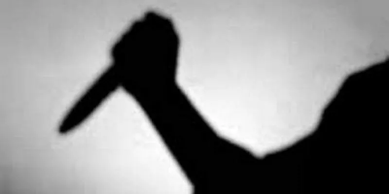 Woman Daughter Stabbed In New Ashok Nagar - Sakshi