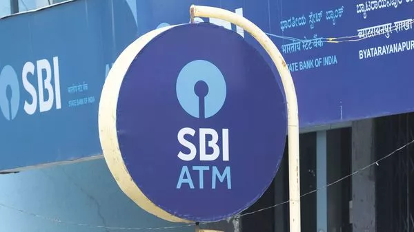 SBI Lowers Lending Rate - Sakshi