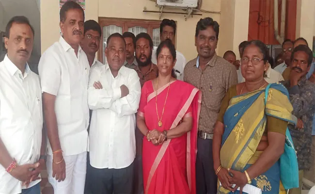 Man Coming From Saudi To Kakinada With MP Geetha Initiative - Sakshi