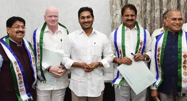 YSRCP Rajya Sabha candidates Meets CM Jagan At CM Camp Office - Sakshi