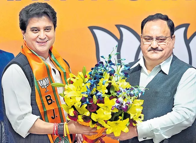 Jyotiraditya Scindia joins BJP in presence of JP Nadda - Sakshi