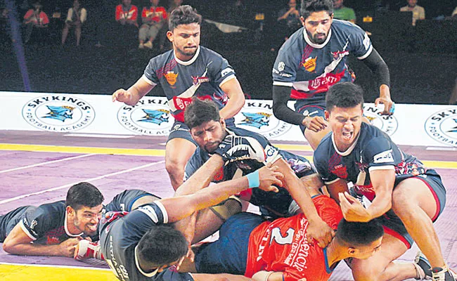 Mancherial Tigers Beat Ranga Reddy Riders In Kabaddi League - Sakshi