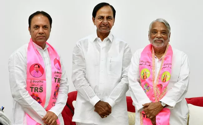 TRS Nominated K Keshava Rao And Suresh Reddy For Rajya Sabha - Sakshi