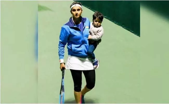 Sania Mirza Shares A Picture With Son Izhaan In Tennis Court - Sakshi