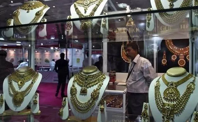 Gold Price Tumbles In India - Sakshi