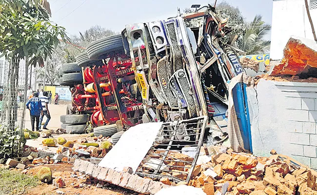 Three Persons Fall Under Lorry And Lost Life At Jadcherla - Sakshi