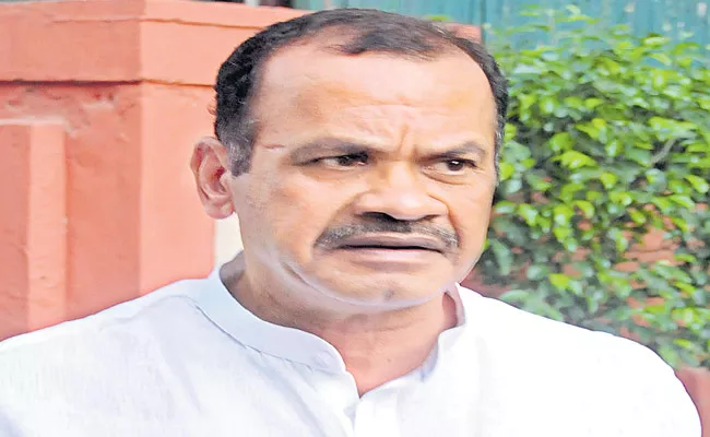 MP Komatireddy Meets Sonia Gandhi At Delhi - Sakshi