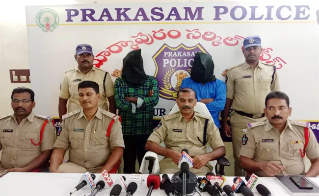 Two Man Held in Cheating Finance Compmany Case Prakasam - Sakshi