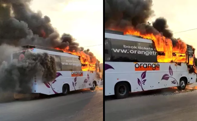 Fire Broke Into Travel Bus In Sangareddy - Sakshi